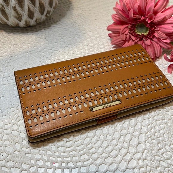 Stella & Dot vegan leather wallet - Picture 1 of 6
